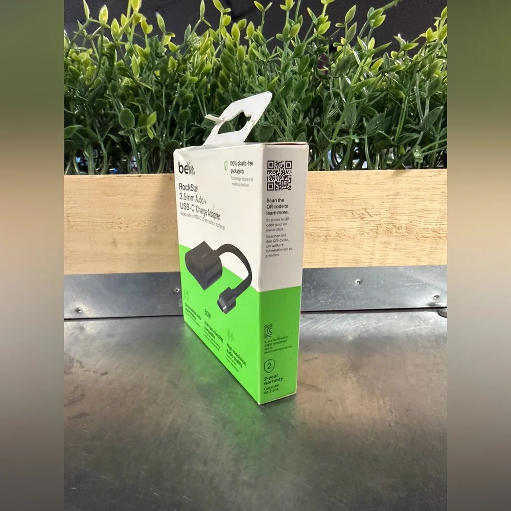 Belkin Rockstar™ 3.5mm Audio with USB-C Charge Adaptor - Black (new)